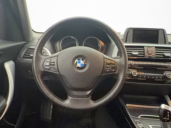 BMW 118i 13 of 30