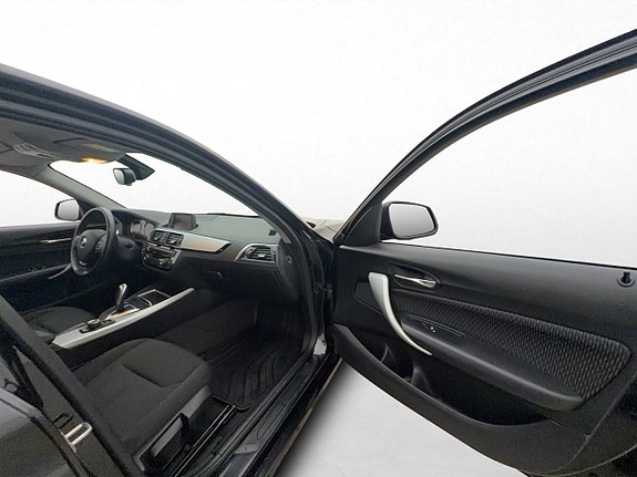 BMW 118i 25 of 30