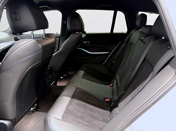 BMW 330e 13 of 19