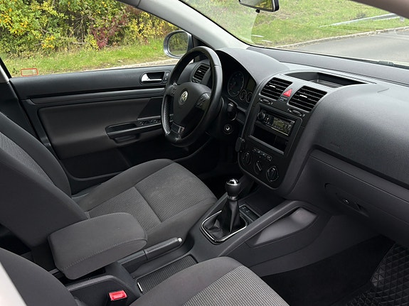 Volkswagen Golf V 3 of 4