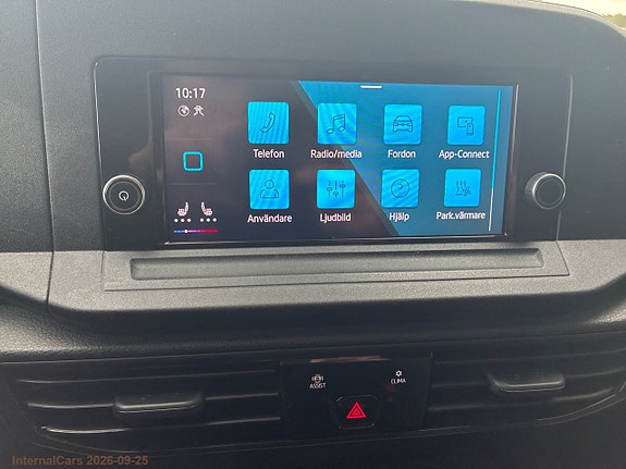 Volkswagen Caddy Maxi 12 of 22