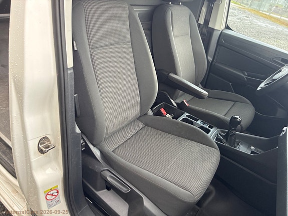 Volkswagen Caddy Maxi 17 of 22