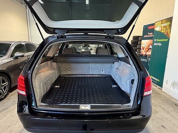 Mercedes-Benz E220 28 of 28