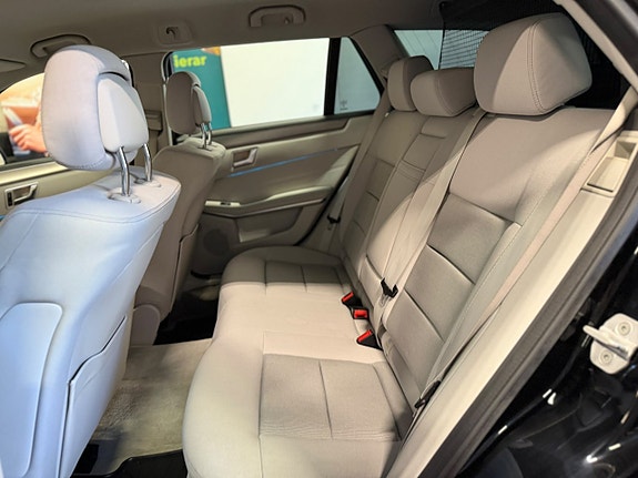 Mercedes-Benz E220 15 of 28