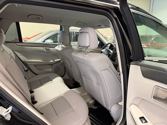 Mercedes-Benz E220 14 of 28