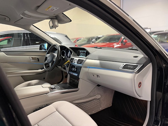Mercedes-Benz E220 13 of 28