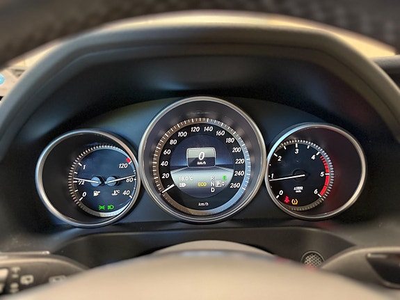 Mercedes-Benz E220 21 of 28