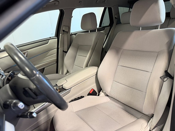 Mercedes-Benz E220 17 of 28