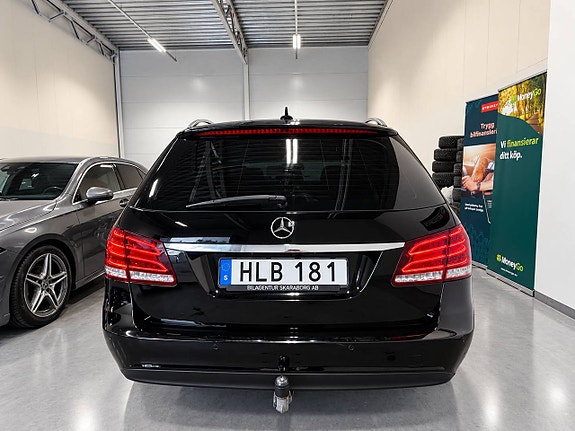 Mercedes-Benz E220 8 of 28