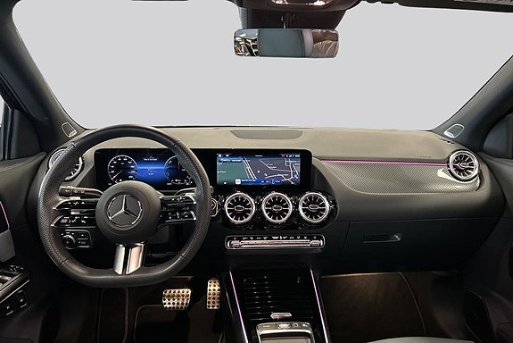 Mercedes-Benz GLA250 e 7 of 15