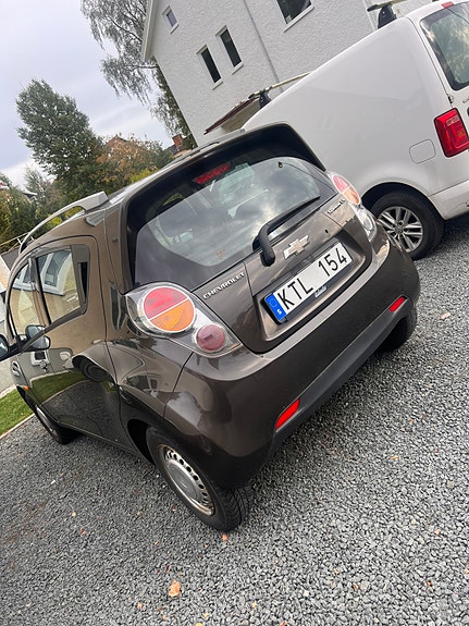 Chevrolet Spark 2 of 5