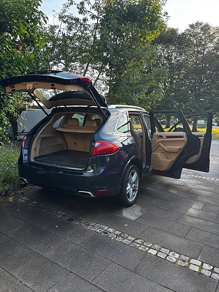 Porsche Cayenne S 7 of 13