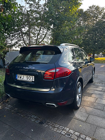 Porsche Cayenne S 4 of 13
