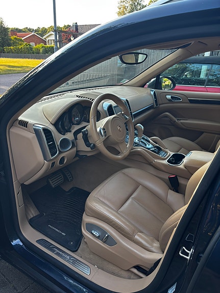 Porsche Cayenne S 8 of 13