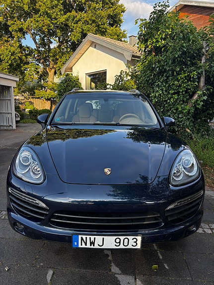Porsche Cayenne S 2 of 13