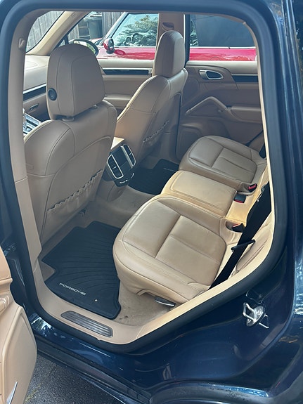 Porsche Cayenne S 9 of 13