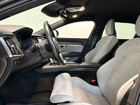 Volvo V90 Cross Country 8 of 27