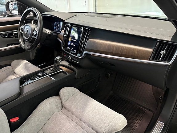 Volvo V90 Cross Country 12 of 27