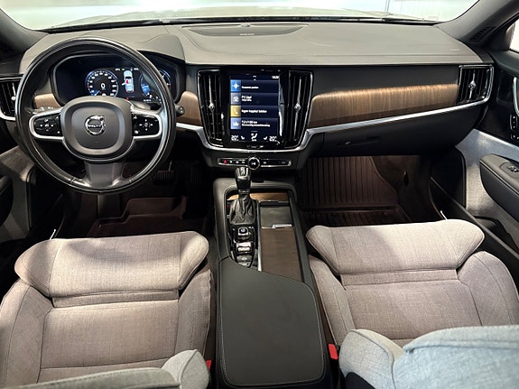 Volvo V90 Cross Country 11 of 27