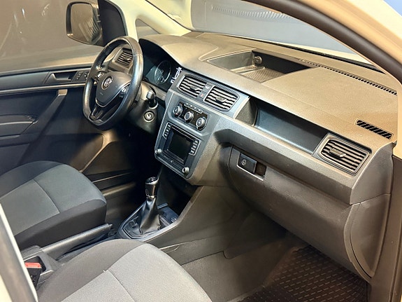 Volkswagen Caddy Maxi 16 of 19