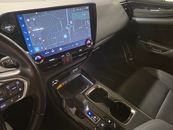 Lexus NX350h 9 of 12