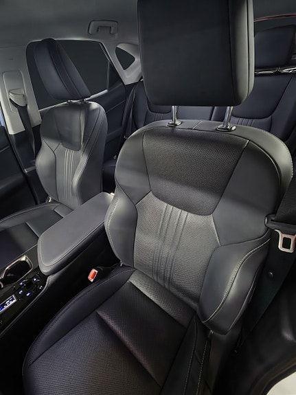 Lexus NX350h 7 of 12