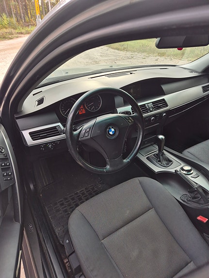 BMW 525i 6 of 13