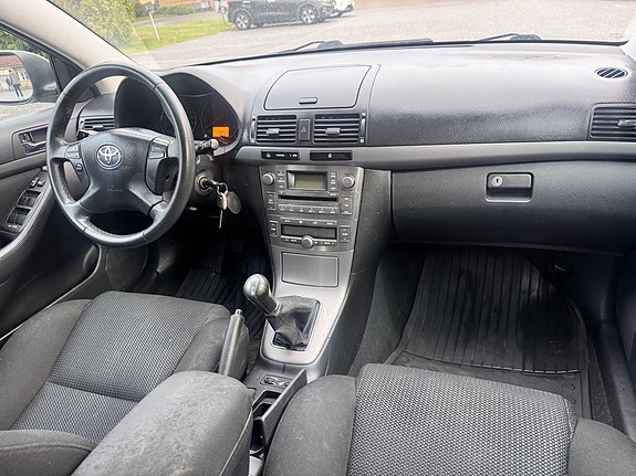 Toyota Avensis 5 of 5