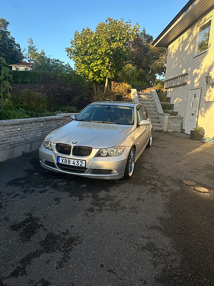 BMW 325i 2 of 11