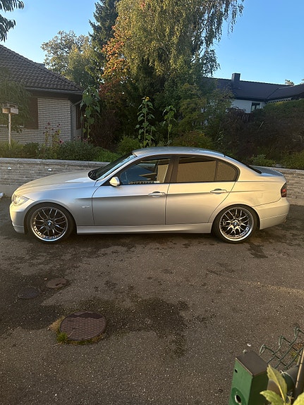 BMW 325i 3 of 11