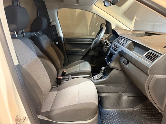 Volkswagen Caddy Maxi 16 of 18