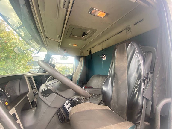 Volvo FM 330 6 of 12