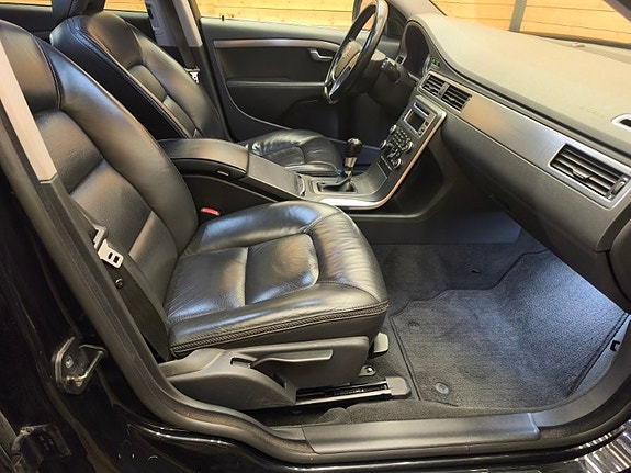 Volvo XC70 18 of 22