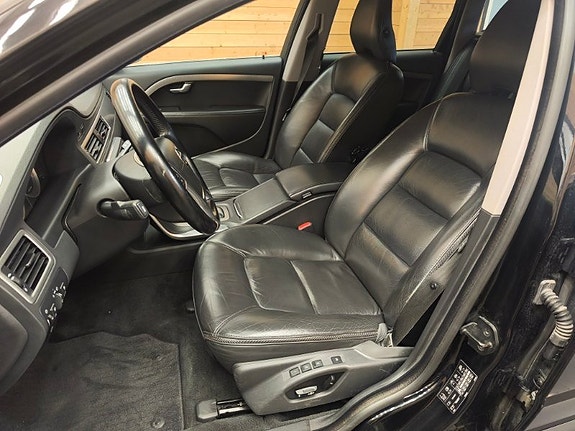 Volvo XC70 12 of 22
