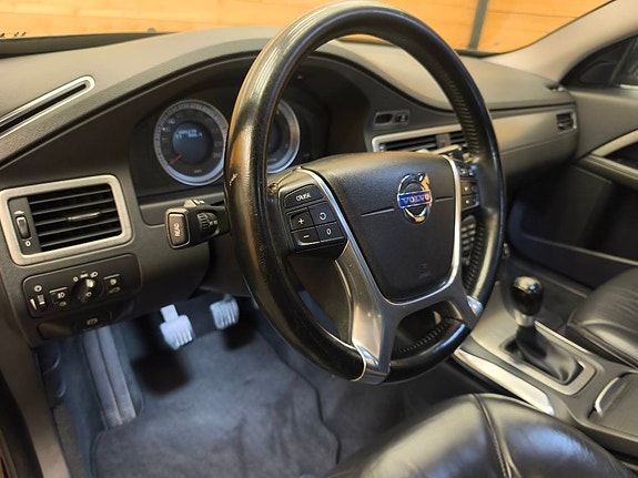 Volvo XC70 9 of 22