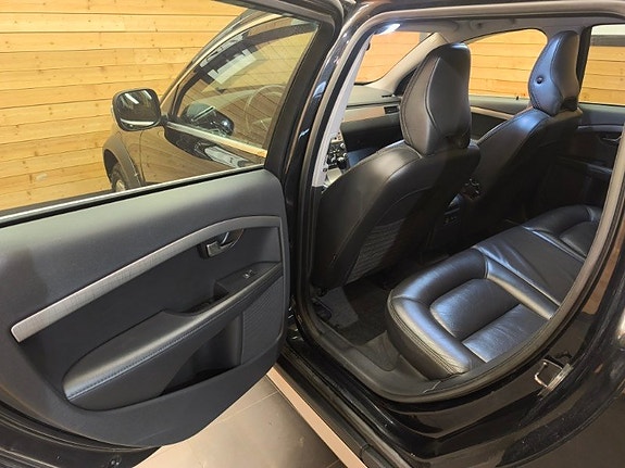 Volvo XC70 13 of 22