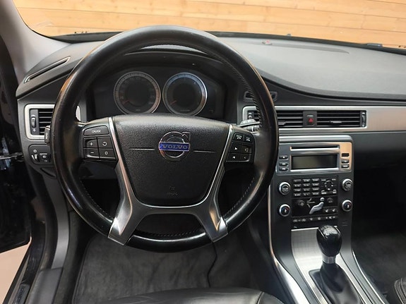 Volvo XC70 10 of 22