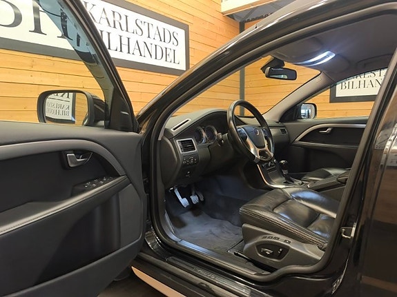 Volvo XC70 11 of 22