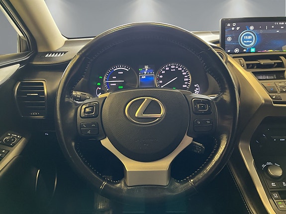 Lexus NX300h 12 of 30