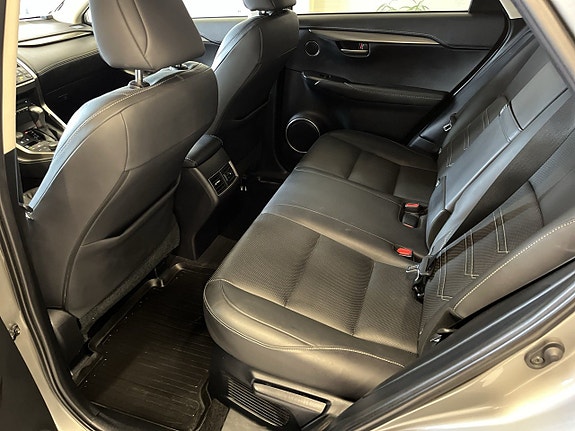 Lexus NX300h 13 of 30