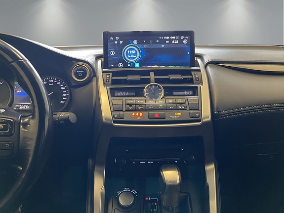 Lexus NX300h 11 of 30