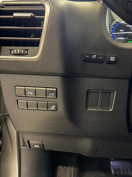 Lexus NX300h 22 of 30