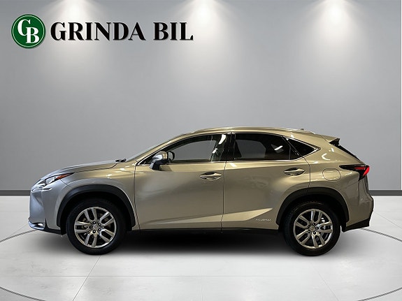 Lexus NX300h 2 of 30