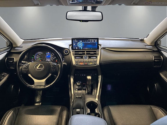 Lexus NX300h 10 of 30