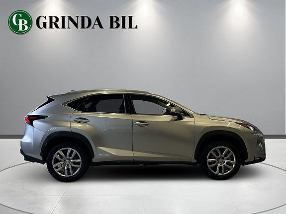Lexus NX300h 4 of 30