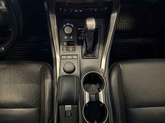 Lexus NX300h 15 of 30