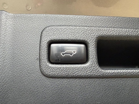 Lexus NX300h 24 of 30