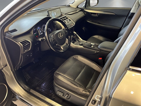 Lexus NX300h 8 of 30