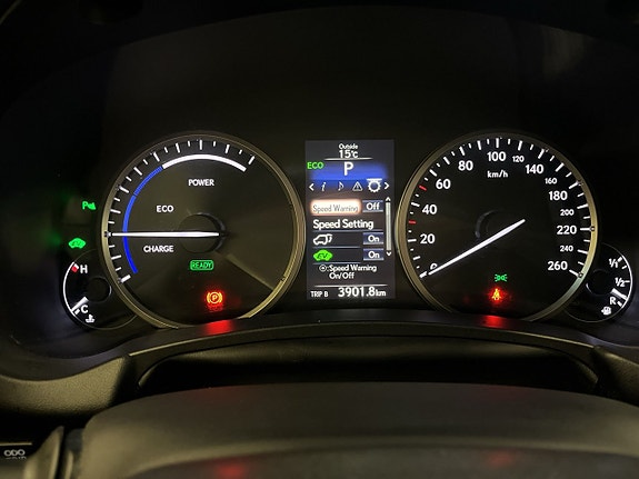 Lexus NX300h 16 of 30