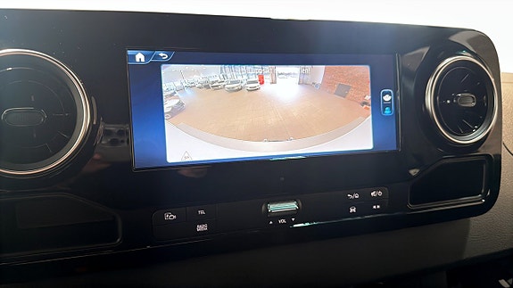 Mercedes-Benz Sprinter 208 12 of 12